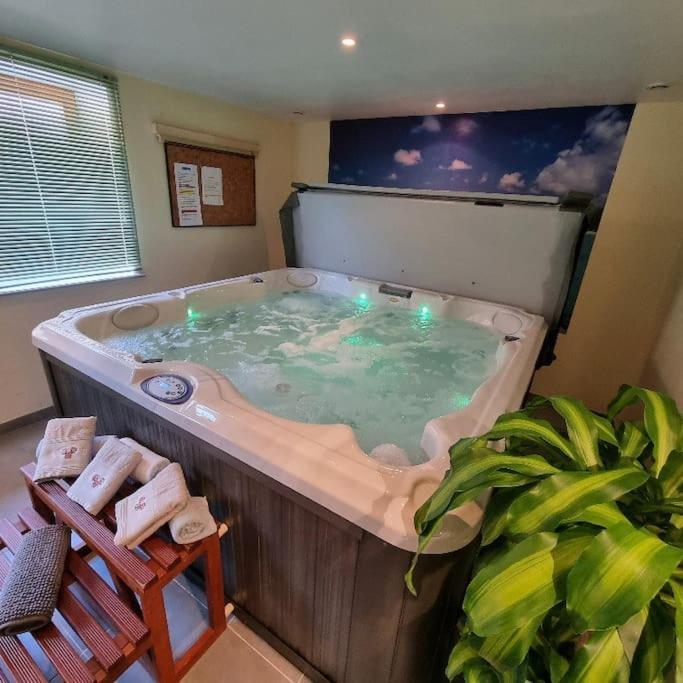 Gite Eglantine 2 A 6 Personnes Avec Spa Et Salle De Jeux Dans La Residence Ventron Exterior foto